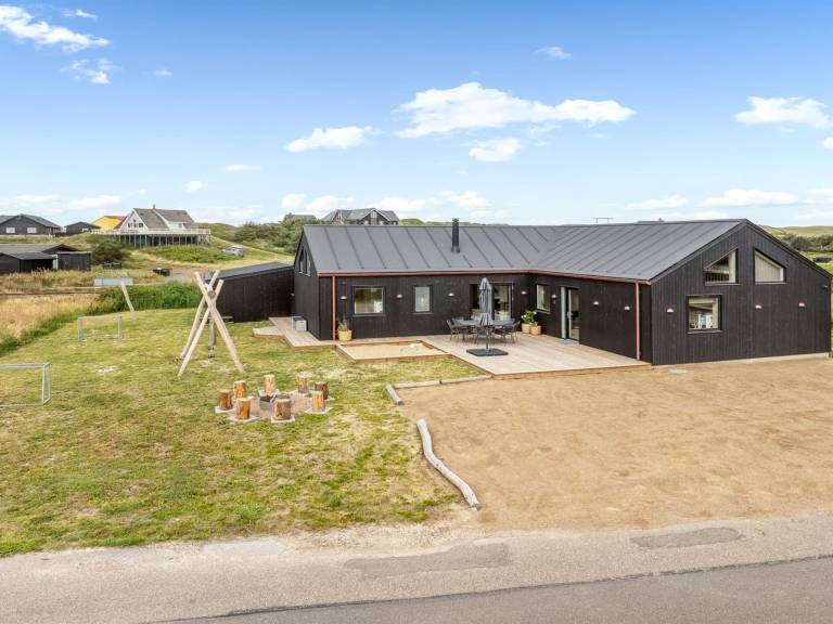 Family-oriented big house with terrace, sauna & private pool | Beach nearby | Pets are welcome — photo 2