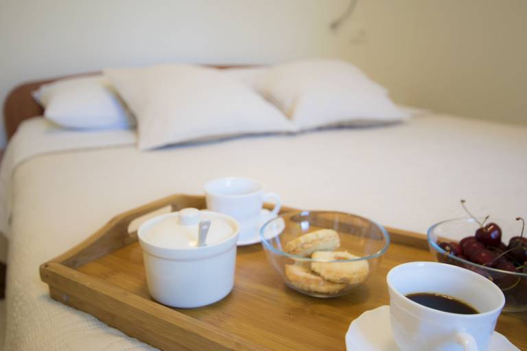 Fully equipped holiday apartment with garden, BBQ & patio | Sea view | Pet-friendly — photo 5