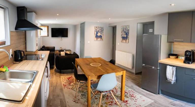 Serviced apartment with yard — photo 3