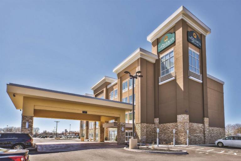 La Quinta Inn & Suites by Wyndham Niagara Falls in Niaga