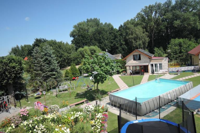 House with barbecue, pool & yard — photo 2