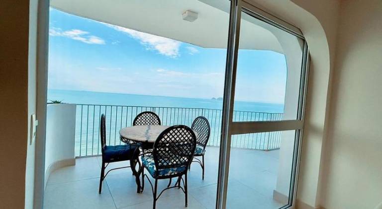Holiday apartment with hot tub in Guarujá
