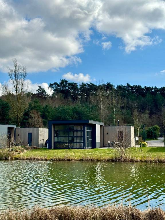 Chalet Seeblick mit Klimaanlage und traumhaftem Blick im EuroParcs Maasduinen in Venlo