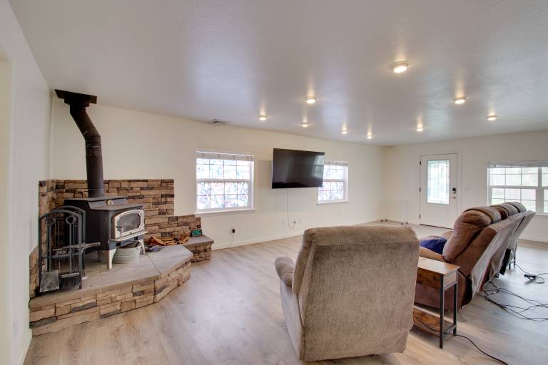 Crescent City Home w/ Hot Tub: Half-Block to Beach — photo 2