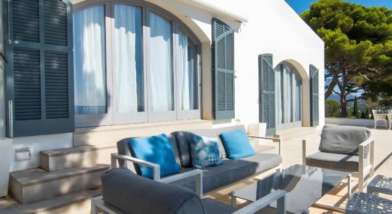 Vacation home with terrace, private pool & barbecue | Perfect for remote work — photo 5