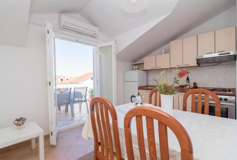 Two bedroom apartment with terrace and sea view Supetar, Brač (A-16774-b) — photo 5