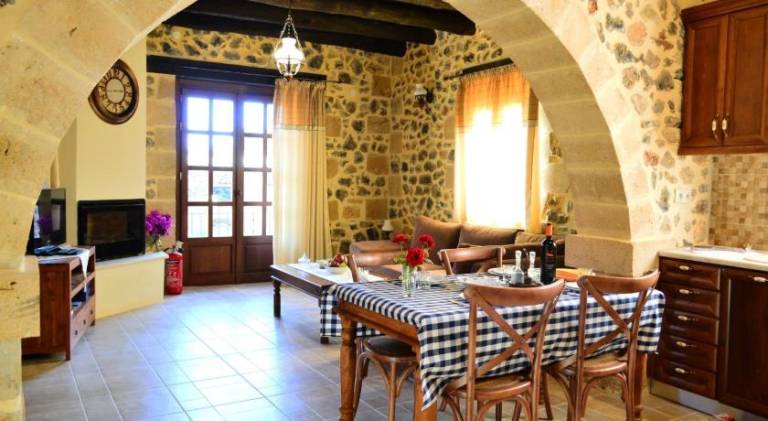 Pleasant villa with pool, jacuzzi & yard | Dogs allowed — photo 4