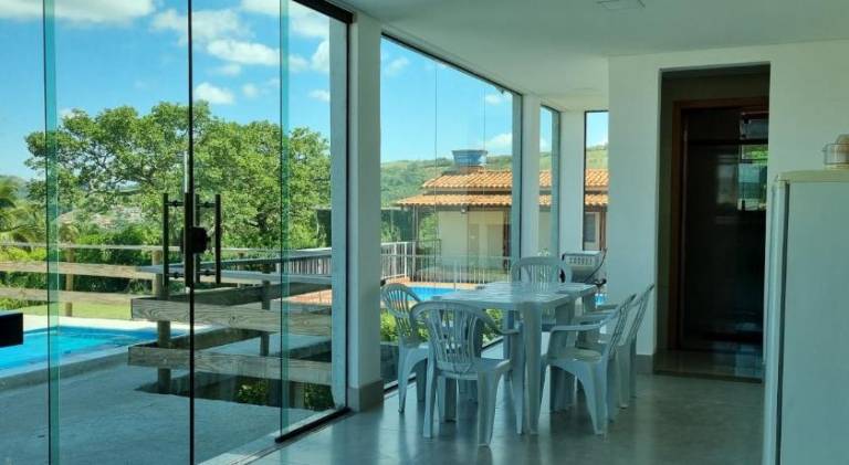 House with pool — photo 4