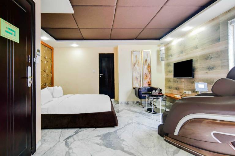 Townhouse Sapphire Star Chappan Market