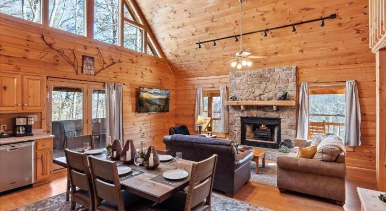 Vacation home with jacuzzi in Sevierville, TN