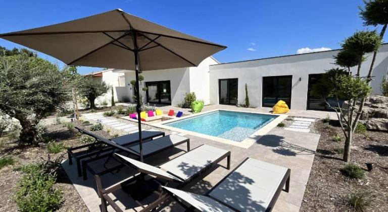 Fully equipped ample villa with private pool, yard & BBQ | Pets allowed in L'Isle-sur-la-Sorgue