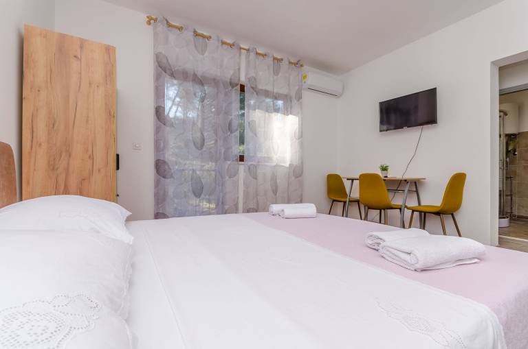 Holiday apartment with patio | Garden view — photo 4