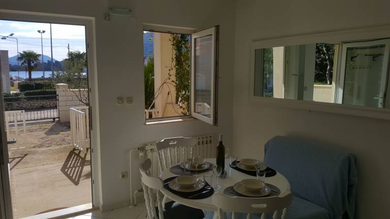 Holiday apartment with terrace | Garden view — photo 4