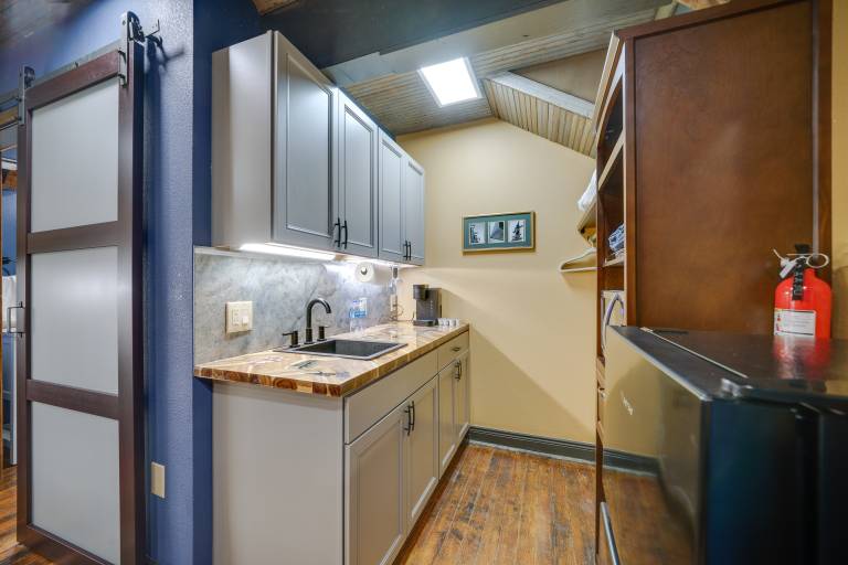 Central Texarkana Studio Rental w/ Railroad Views! — photo 2