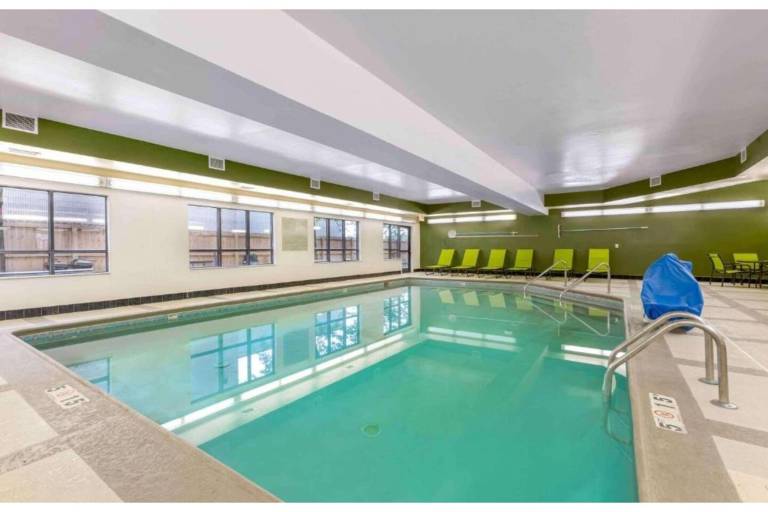 Beautiful holiday apartment with pool | Pet-friendly in Findlay, OH