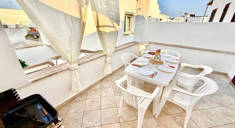 Rental apartment with patio — photo 3