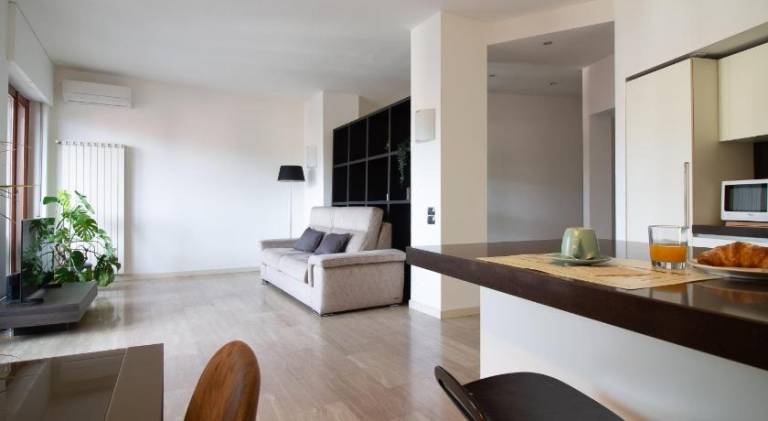 Apartment with jacuzzi | Close to Como Cathedral | Pets are welcome — photo 2