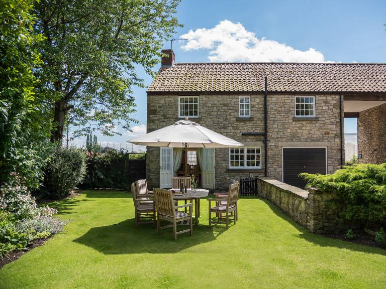 Cottage with garden & grill in Newbridge