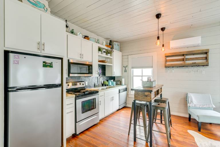 1 Mi to Dtwn Galveston! Home w/ Pet-Friendly Yard — photo 3