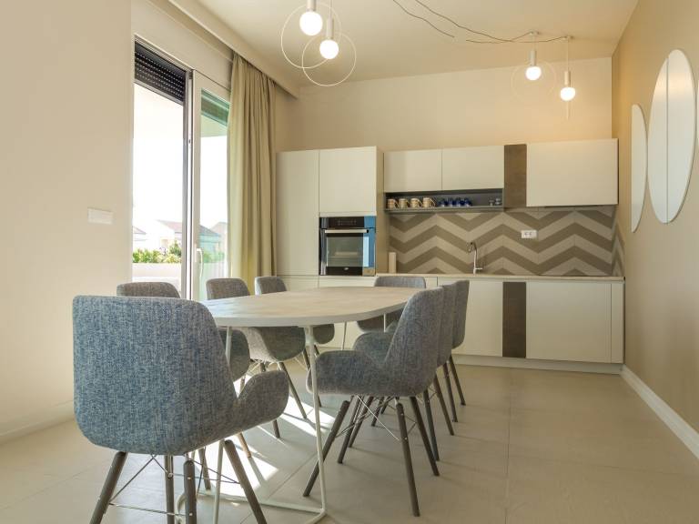 Fully equipped spacious vacation home with BBQ, yard & private pool | Pets are welcome — photo 5