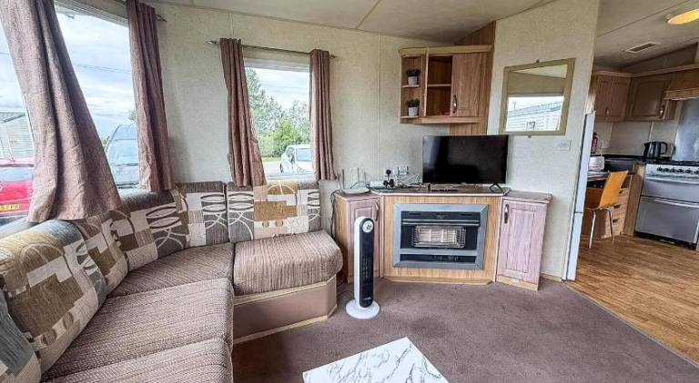 6 Berth Caravan For Hire At St Osyths Holiday Park In Essex Ref 28099Gc — photo 2