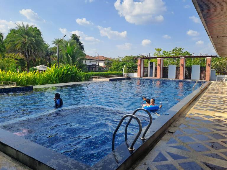 Villa with yard & pool | Water view | Perfect for remote work | Dogs allowed — photo 4