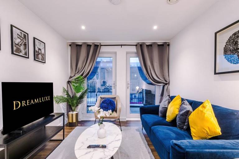 Holiday apartment with patio | Close to Museum of Science and Industry in Salford