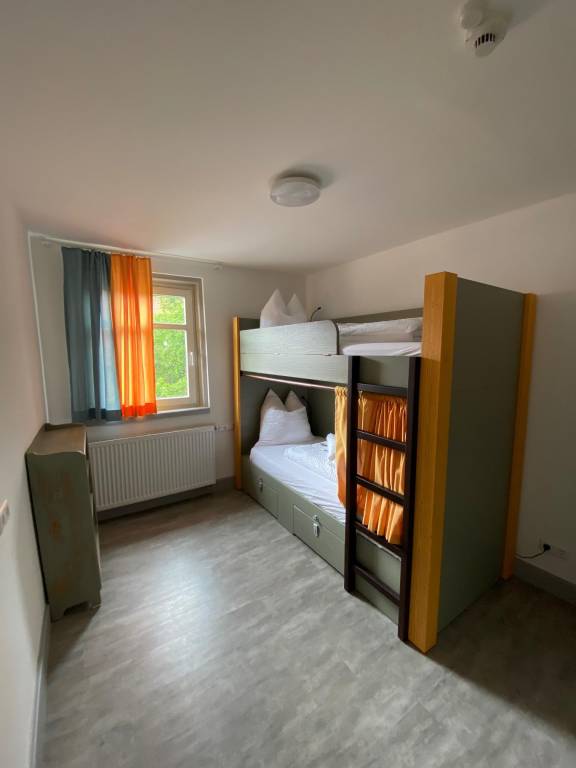 Zimmer 5 Lochenstein Einzelliege im Stockbettzimmer