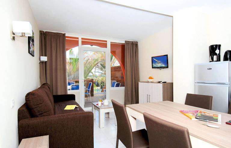 Family-oriented beautiful apartment with pool | Next to the beach | Pet-friendly — photo 4