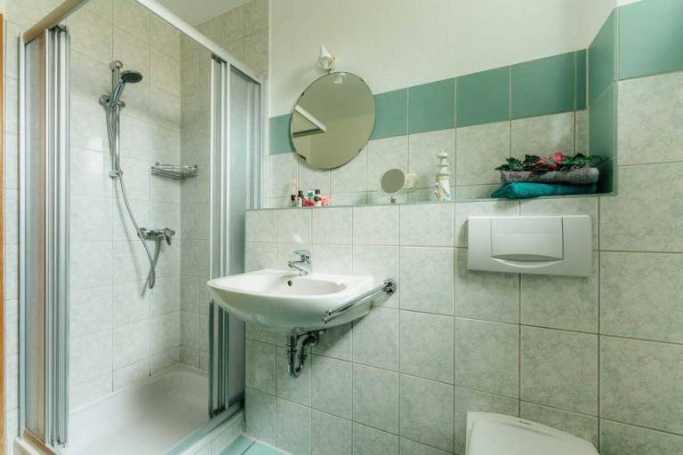 Children-friendly lovely holiday apartment with garden & patio | Garden view | Pet-friendly — photo 3