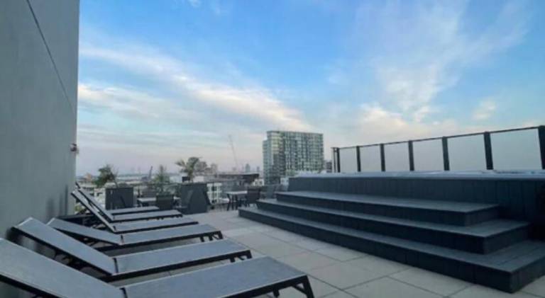 Lovely apartment with pool | Next to Notre-Dame Basilica | Pet-friendly — photo 4