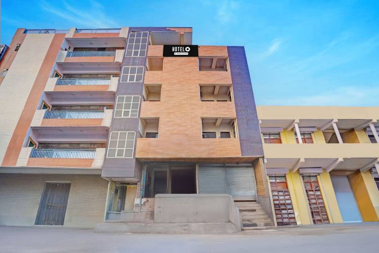 Hotel O Noida Sector 63 Formerly Aditya Residency