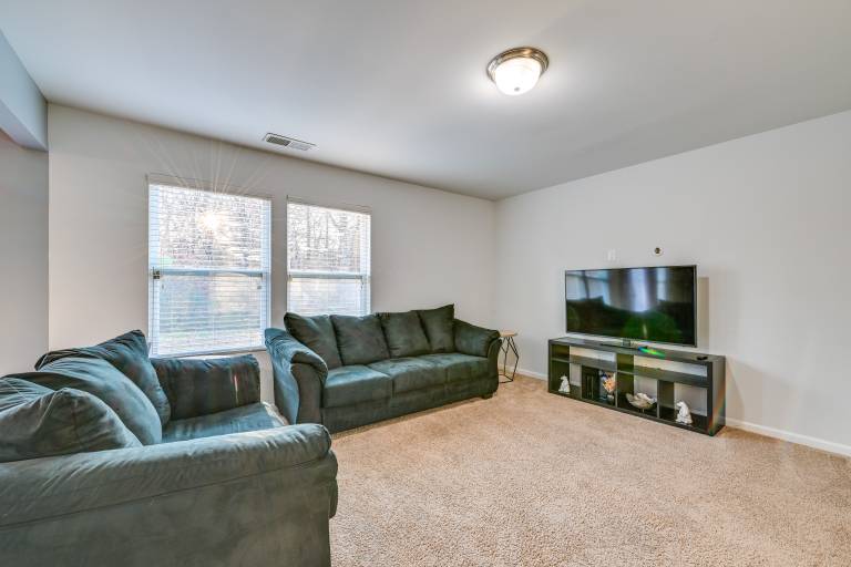 Pet-Friendly Home Just Outside Downtown Charlotte! — photo 4