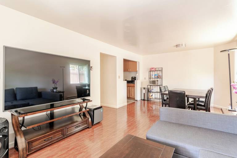 Apartment  Laurel Park