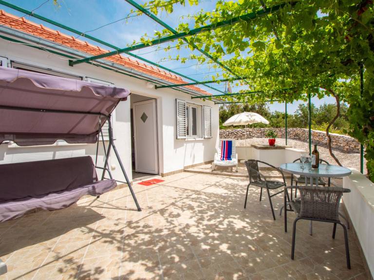 House with barbeque & terrace — photo 3