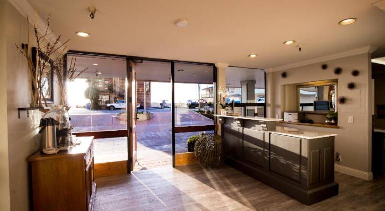 456 Embarcadero Inn & Suites — photo 2