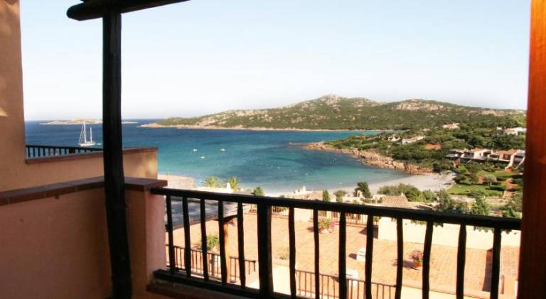 Lovely serviced apartment with garden & patio | Close to the beach | Pet-friendly in Arzachena