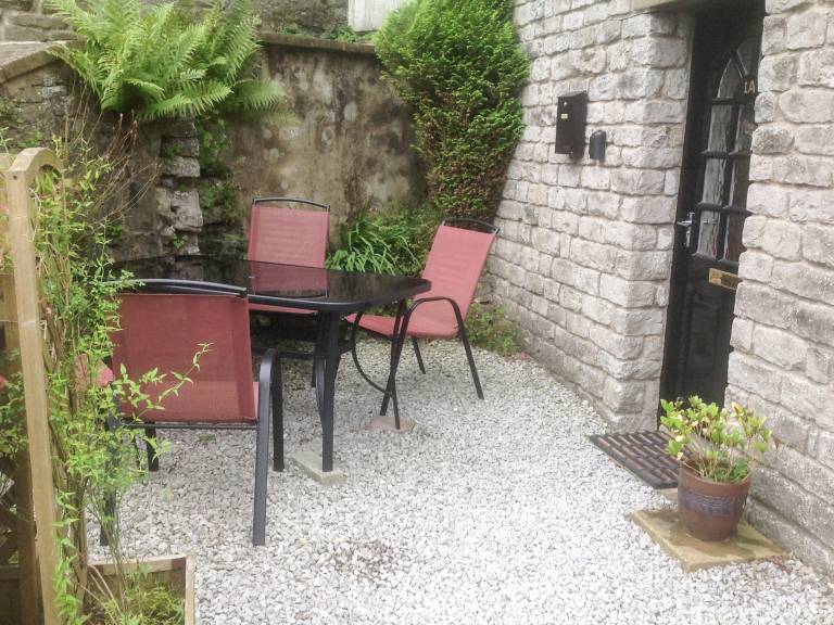Cottage with garden — photo 3