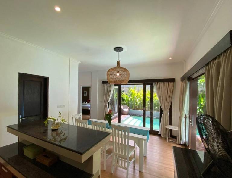 Villa with pool & yard — photo 3