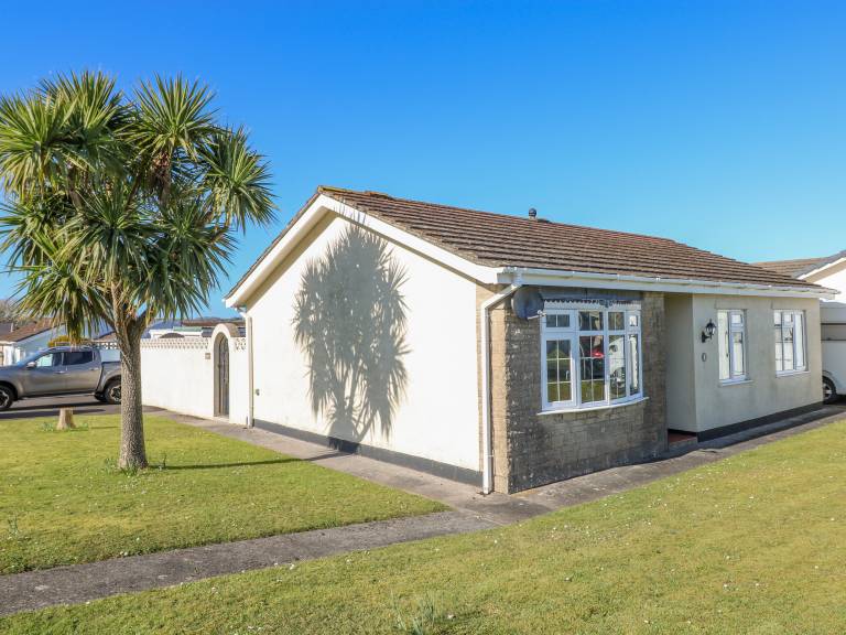 Cabin  Tenby