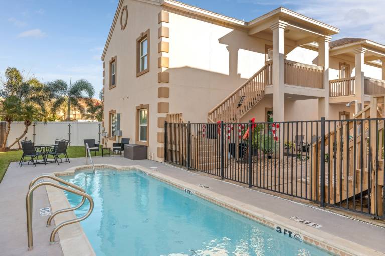 Family-oriented condo with pool | Close to the beach | Pets allowed — photo 2