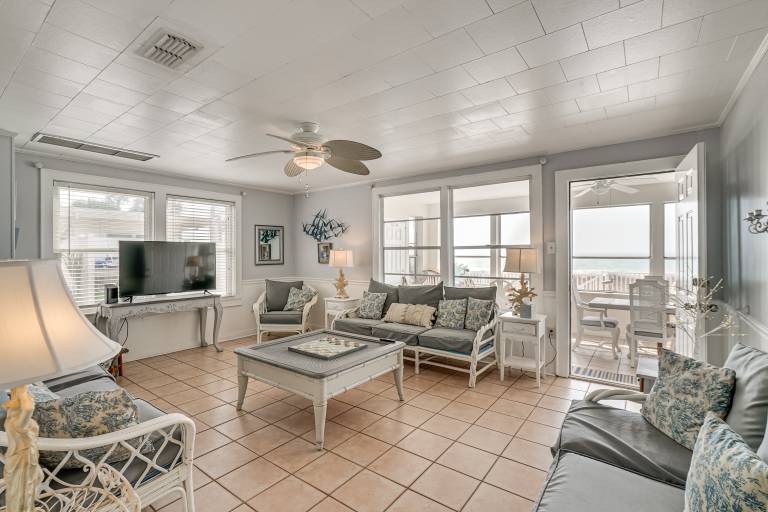 'Two by Sea' Beachfront Private Home w/ Courtyard! — photo 5