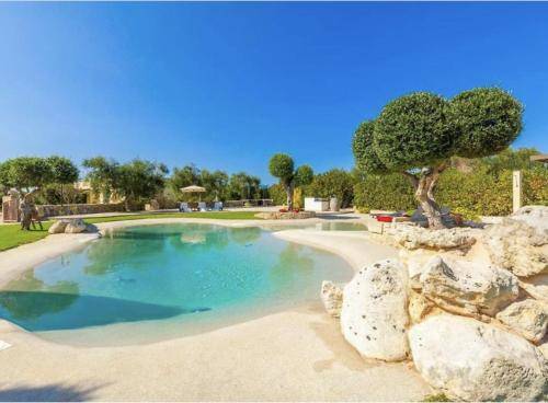 Tenuta degli Ulivi Roca Exclusive Deluxe Villa with Pool Sleeps 16 — photo 4