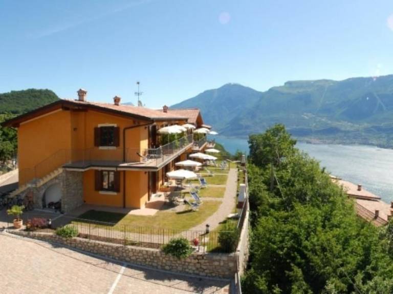 Apartment with pool, yard & terrace | Nature view in Tignale
