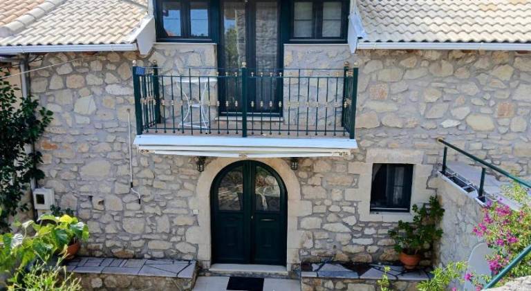 House with patio & yard in Lefkada