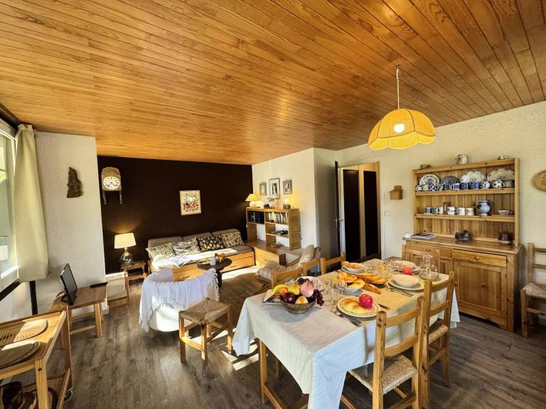 Rental apartment with terrace in Vars