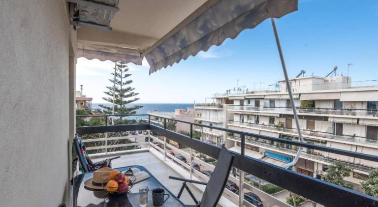 Holiday apartment with terrace in Glyfada
