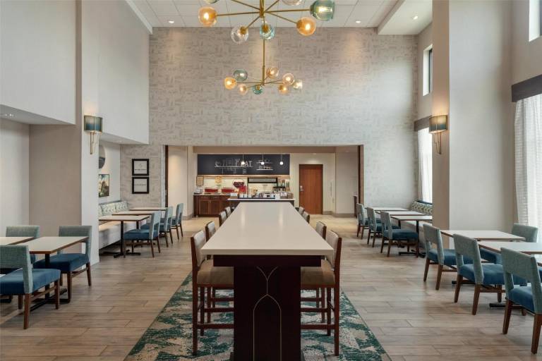 Hampton Inn and Suites by Hilton Tampa Busch Gardens Area — photo 3