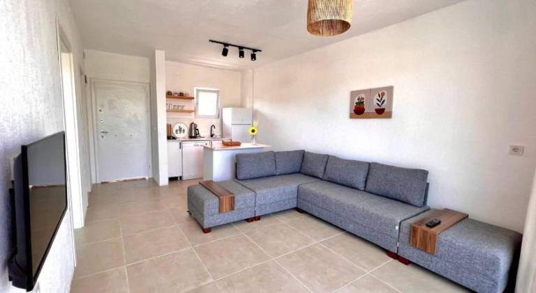 Apartment with pool, yard & terrace — photo 2