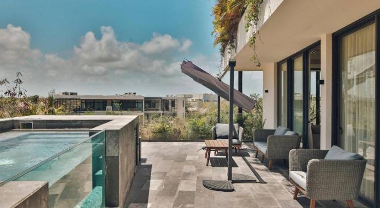 Apartment with pool — photo 4